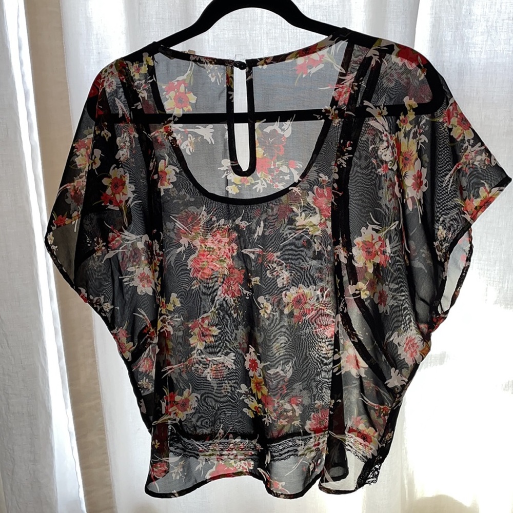 Black sheer Floral short sleeved blouse - Picture 2 of 7
